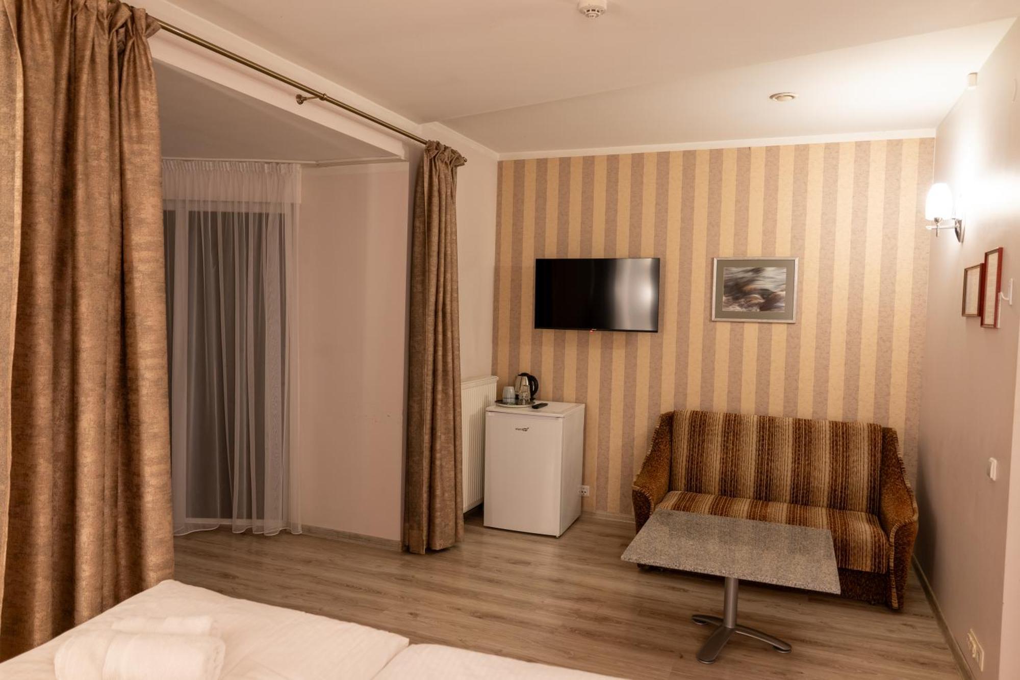 Viesbutis Banga Hotel Taurage Luaran gambar